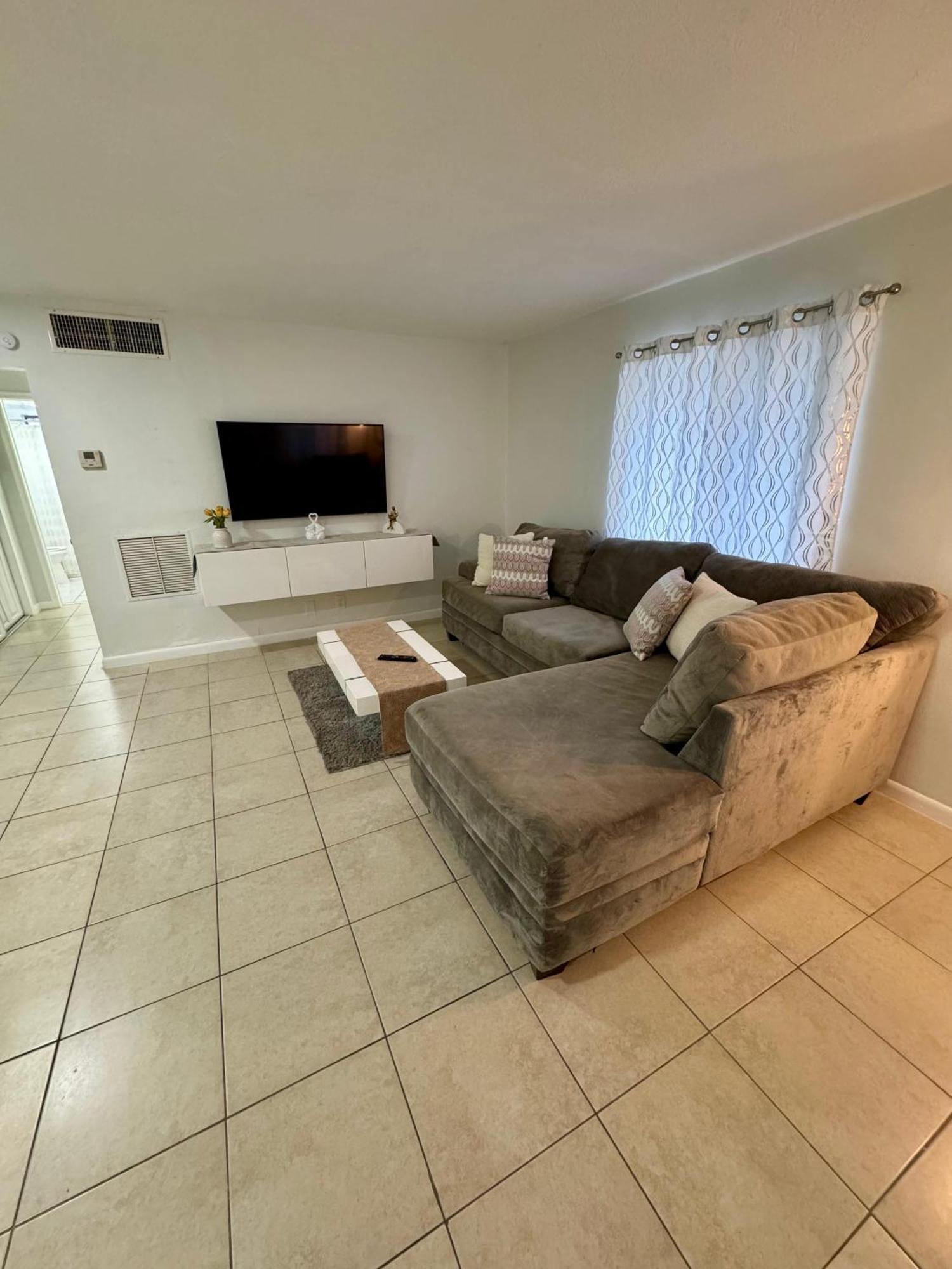 Apartment In Hollywood Close To Beach & Shops 101 ภายนอก รูปภาพ