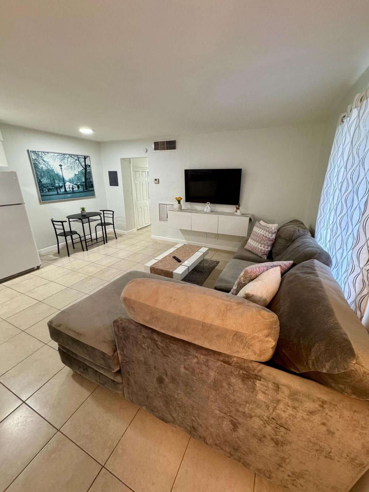 Apartment In Hollywood Close To Beach & Shops 101 ภายนอก รูปภาพ